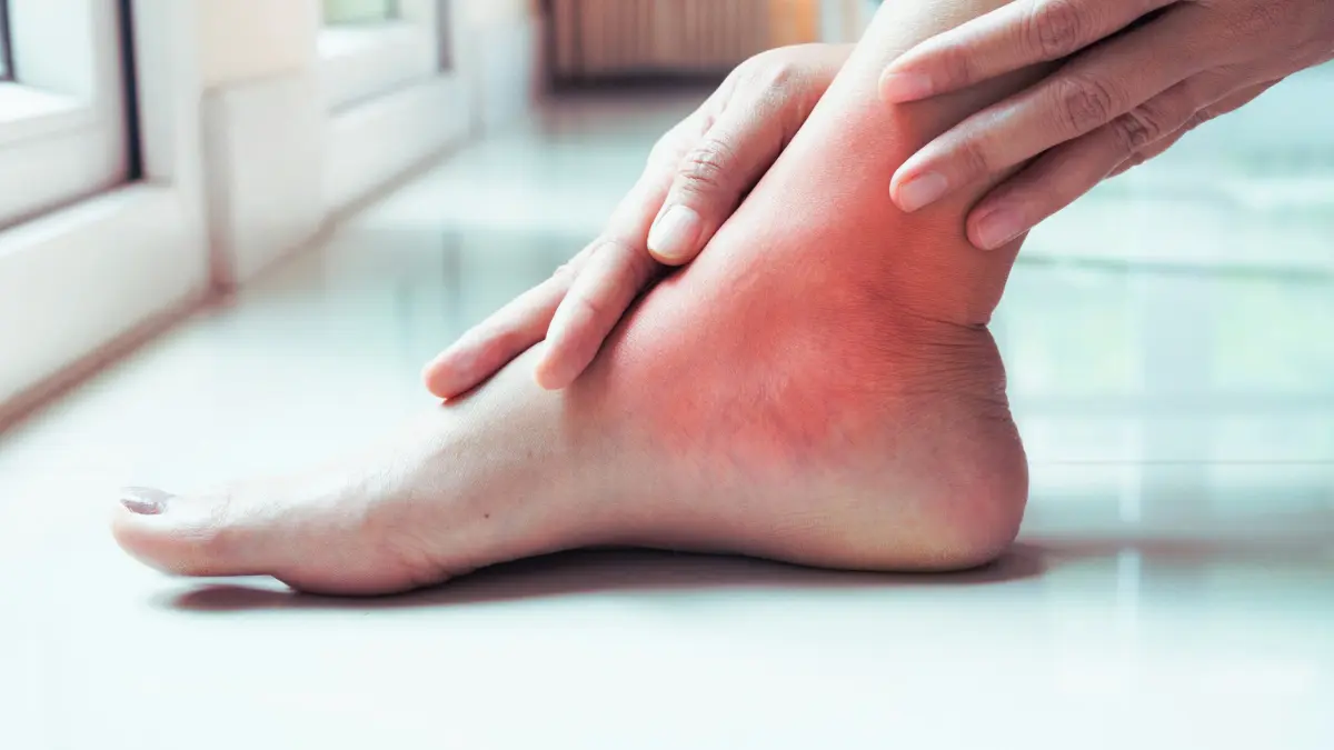 gece ya da dinlenirken ortaya çıkan ayak bileği ağrısı