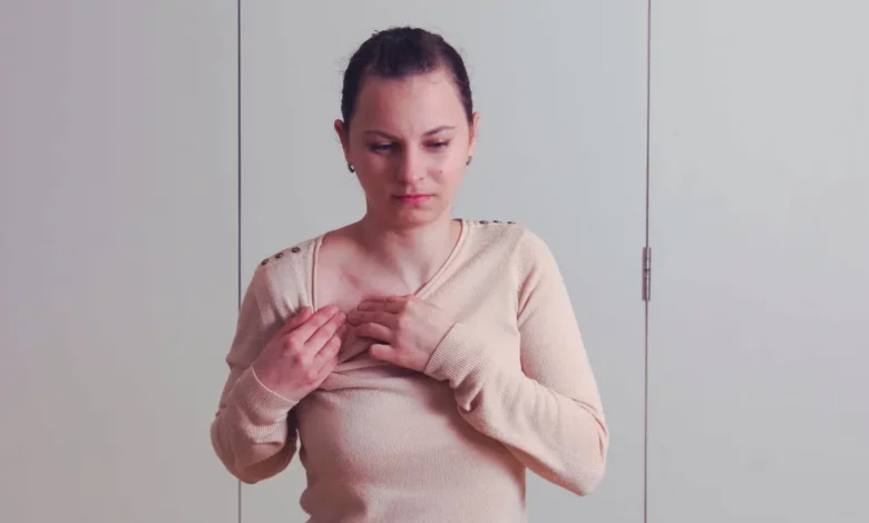 sağ göğsün üstünde ağrı