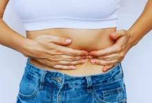 sol kaburga altında ağrı