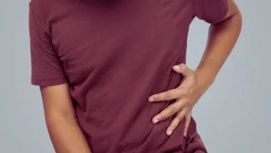 sol kaburga altında ve sırtta ağrı