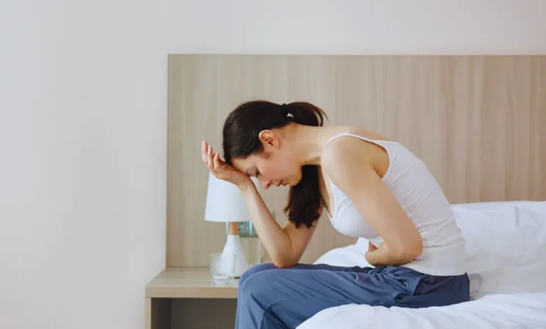 karnın sol tarafında iğne batması gibi ağrı