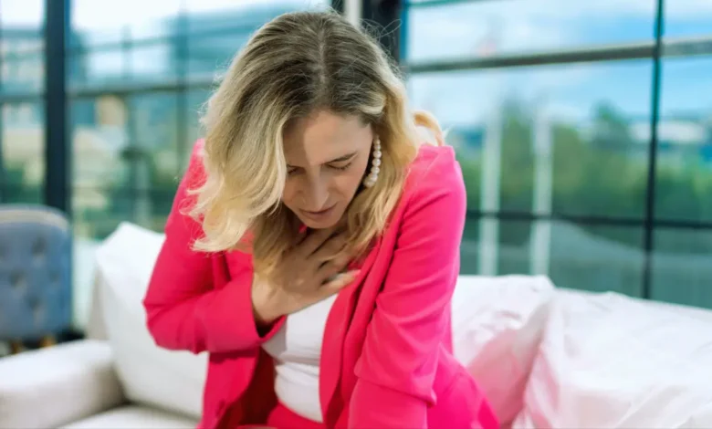 kalbe bıçak saplanır gibi ağrı girmesi