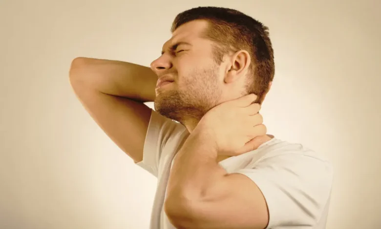 geçmeyen boyun ağrısı