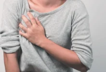 göğüs altı ağrısı